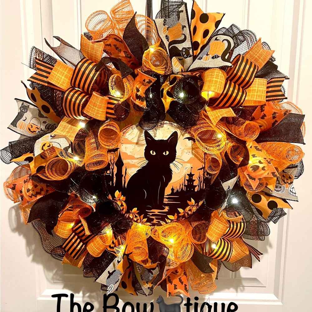 Handmade 22 in Halloween Wreath Black Cat   Castle LED Lights #W16